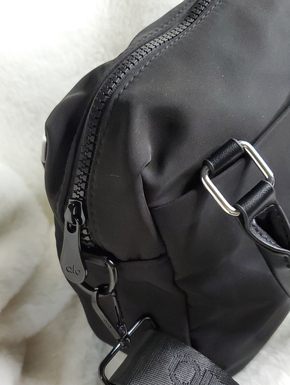 ALO Yoga Black Crossbody Bag with Logo Strap - Picture 6 of 12